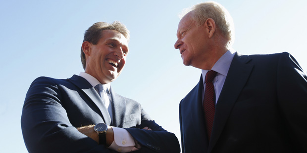 Sen. Jeff Flake, left, R-Ariz., talks with former Arizona governor Fife Symington prior to inaugura...