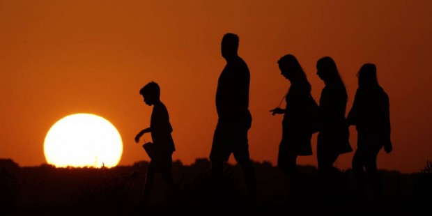 (AP Photo/Charlie Riedel)...