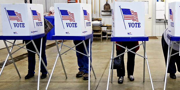 (Nicki Kohl/Telegraph Herald via AP)...