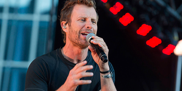 Dierks Bentley performs on ABC's "Good Morining America" on Wednesday, Nov. 2, 2016, in Nashville, ...