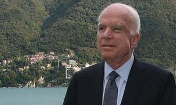 Sen. John McCain, R-Ariz., poses for a picture with his wife Cindy, during an economic workshop at ...