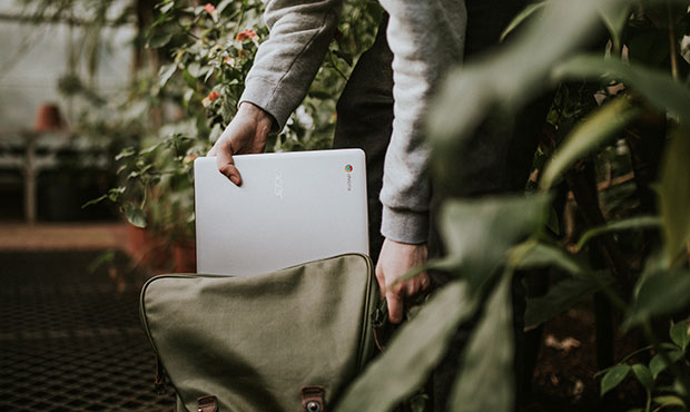 (Unsplash.com Photo/Felix Russell-Shaw)...