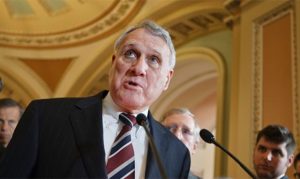 Gov. Doug Ducey appoints Jon Kyl as replacement for Sen. John McCain