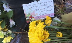 Arizona public shows its respect for McCain ahead of memorial services