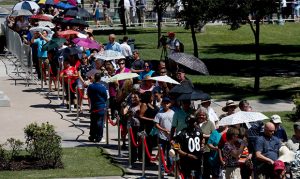 Thousands brave Phoenix heat to pay respects to late Sen. John McCain