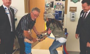 Chicago Cubs' Joe Maddon does good deed for Mesa children's hospital