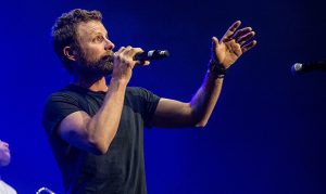 Tim McGraw, Dierks Bentley to headline Country Thunder Arizona