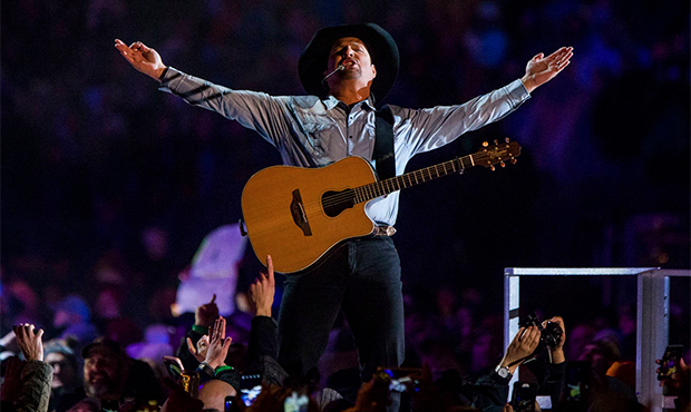 Country star Garth Brooks to perform at Phoenix-area stadium in March