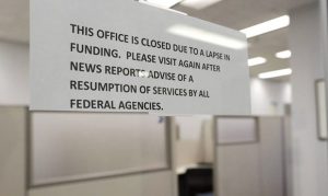 Friends, strangers helping single Phoenix mother get through shutdown