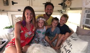 Family of 5 living in a bus makes Arizona their new home