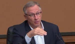 Mesa Mayor Giles wants feds to step up aid of dropped-off migrant families