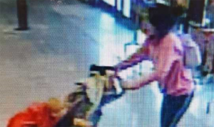 Phoenix Police looking for woman after child found abandoned