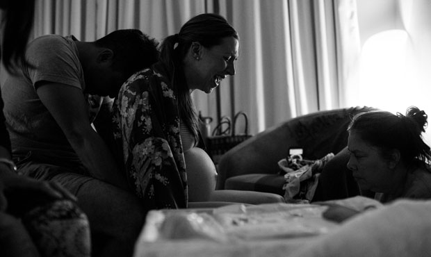 Katrina Huynh – supported by her husband, Liem Huynh, and assisted by midwife Jude Melton – pus...