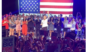 Warren pushes immigration reform, tax on super wealthy at Tempe rally