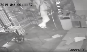 Video shows arsonist lowering himself into Phoenix restaurant