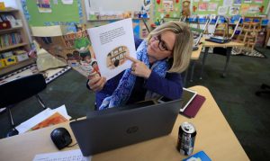 Gov. Ducey reveals program to train Arizona teachers in online instruction