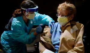 COVID vaccine seekers flock to Arizona website for February appointments