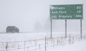 Powerful snowstorm shuts down highways across northern Arizona