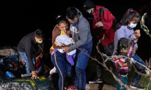 Arizona Sen. Kyrsten Sinema helps introduce bipartisan border legislation