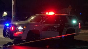 Phoenix police respond to double shooting; 1 dead, 1 in critical condition