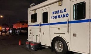 Phoenix police fatally shoot knife-wielding man outside apartment
