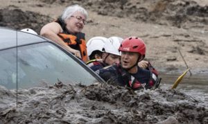 Governor tours flood area as Arizona sees 4 deaths in a week