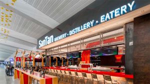 Restaurant workers at Phoenix Sky Harbor Airport vote to authorize strike