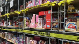 Arizona police officers make Christmas extra bright for kids