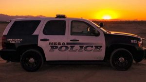 Mesa police officers fatally shoot knife-wielding man