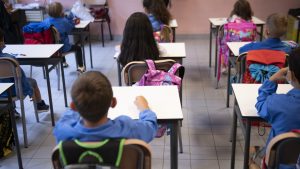 Some Phoenix Elementary School District teachers to get pay cuts