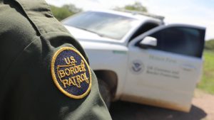 Border Patrol agents witness migrants shoved out of moving truck in Arizona