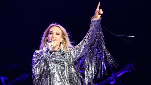 Country star Carrie Underwood announces tour stop at Glendale's Gila River Arena