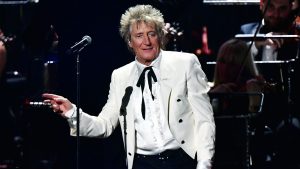 Rod Stewart delays Phoenix concert for more than a year