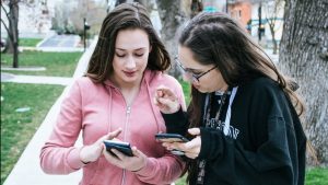 How to use Google Photos for group sharing among iPhone and Android smartphones