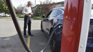 Federal Highway Administration approves Arizona's electric vehicle charger plan