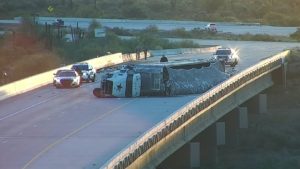 Rollover truck crash shuts down Loop 303 near I-17 in Peoria for hours