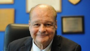 Arizona schools chief Horne hoping to use past experience working with Democratic governor