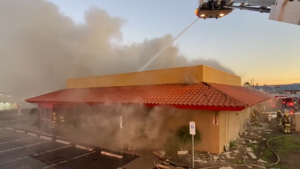 Firefighters extinguish abandoned restaurant fire in Phoenix