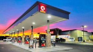 1 dead in Peoria after shooting at gas station; suspect, others drive away