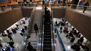 Phoenix Sky Harbor Airport bracing for busy weekend of spring break travel