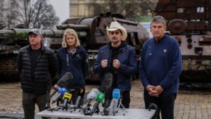Arizona Sen. Mark Kelly, after Ukraine visit, on 'heartbreaking' situation: 'We cannot let Putin win'