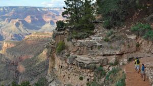 Indiana woman dies while hiking on trail at Grand Canyon National Park