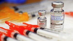 As COVID-19 boosters lag in Arizona, health agency urges getting the shot