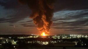 Over 100 firefighters battle large pallet fire in southwest Phoenix