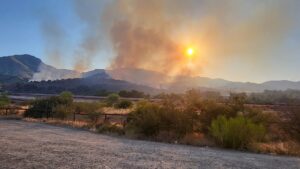 SR 87 reopens, town still evacuated as crews battle Diamond Fire in Tonto National Forest