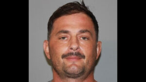Kidnapping victim thwarts abductor by passing note at Arizona gas station