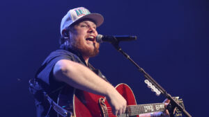 Country star Luke Combs to play back-to-back shows at State Farm Stadium