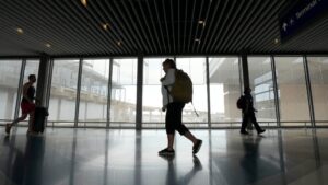Phoenix Sky Harbor Airport working to be more inclusive for travelers with dementia