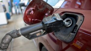 Arizona gas prices expected to fall below $4 on average by next week