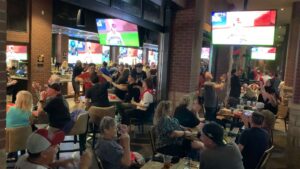 With Diamondbacks in World Series, Arizona lawmaker wants to extend alcohol sales